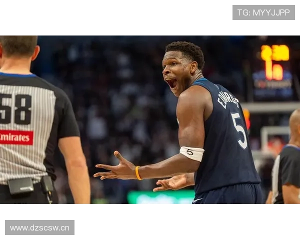 安东尼·爱德华兹突破拉开对位差距 提升球队关键时刻得分效率